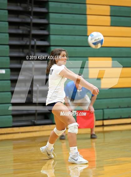 Thumbnail 2 in Detroit Country Day vs Marian (Notre Dame Prep) photogallery.