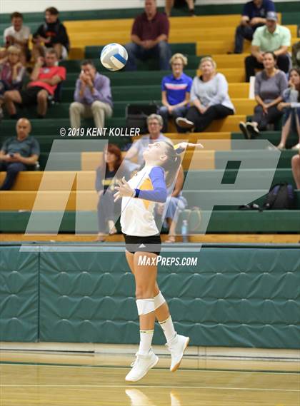 Thumbnail 3 in Detroit Country Day vs Marian (Notre Dame Prep) photogallery.