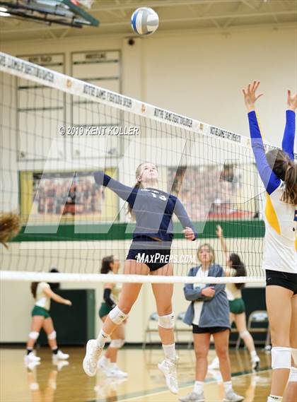 Thumbnail 3 in Detroit Country Day vs Marian (Notre Dame Prep) photogallery.