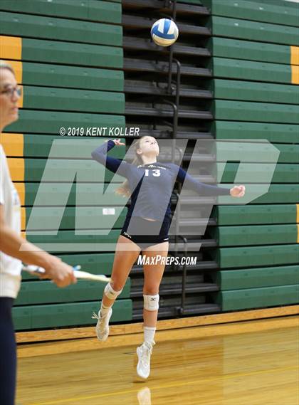 Thumbnail 2 in Detroit Country Day vs Marian (Notre Dame Prep) photogallery.