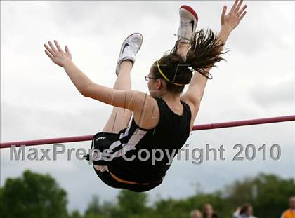 Thumbnail 1 in Hononegah Girls Track Sectional photogallery.