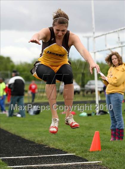 Thumbnail 3 in Hononegah Girls Track Sectional photogallery.