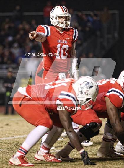 Thumbnail 3 in Maryville @ Oakland (TSSAA Division I Class 6A Semifinal) photogallery.