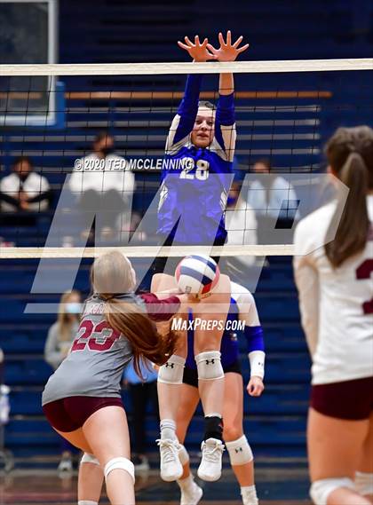 Thumbnail 2 in Harrison vs. Morrilton photogallery.