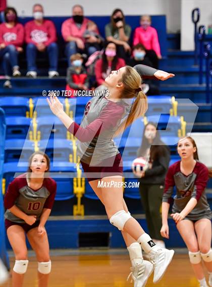 Thumbnail 2 in Harrison vs. Morrilton photogallery.