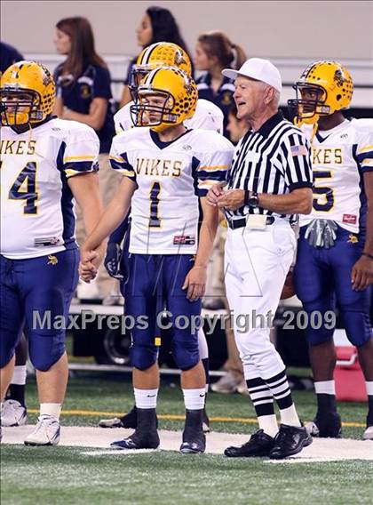 Thumbnail 1 in Lamar vs. Abilene (Texas Bi-District Playoffs) photogallery.