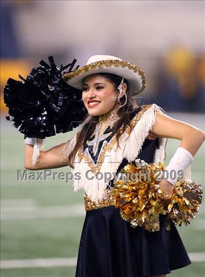 Thumbnail 2 in Lamar vs. Abilene (Texas Bi-District Playoffs) photogallery.