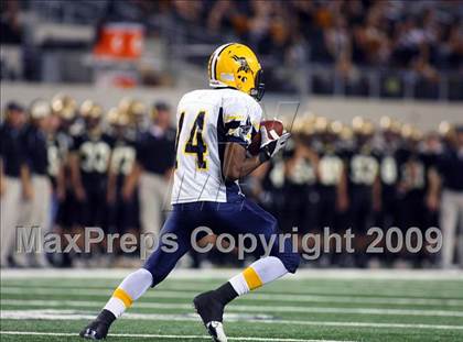 Thumbnail 2 in Lamar vs. Abilene (Texas Bi-District Playoffs) photogallery.