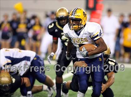 Thumbnail 1 in Lamar vs. Abilene (Texas Bi-District Playoffs) photogallery.