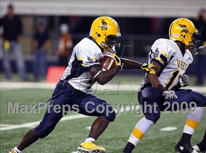 Thumbnail 3 in Lamar vs. Abilene (Texas Bi-District Playoffs) photogallery.