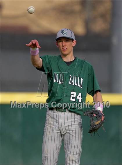Thumbnail 2 in De La Salle vs. Elk Grove photogallery.