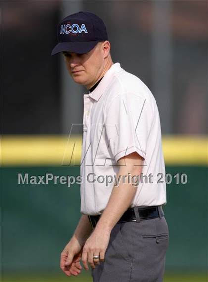 Thumbnail 1 in De La Salle vs. Elk Grove photogallery.