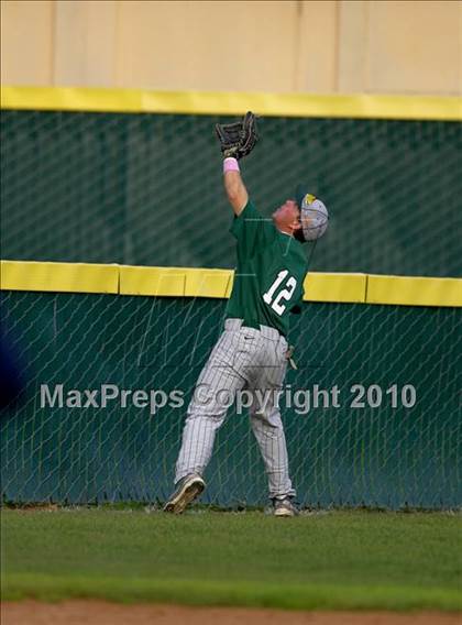 Thumbnail 1 in De La Salle vs. Elk Grove photogallery.