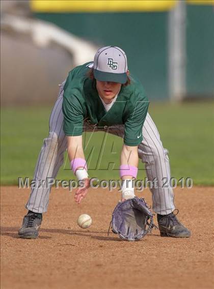 Thumbnail 2 in De La Salle vs. Elk Grove photogallery.