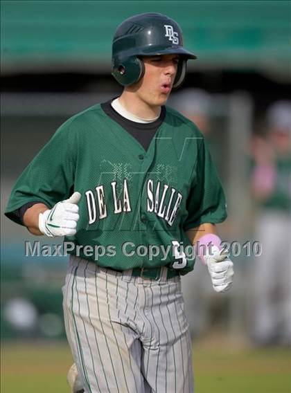 Thumbnail 2 in De La Salle vs. Elk Grove photogallery.