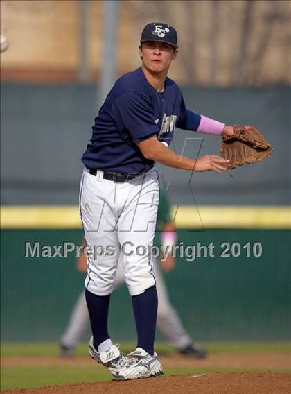 Thumbnail 3 in De La Salle vs. Elk Grove photogallery.