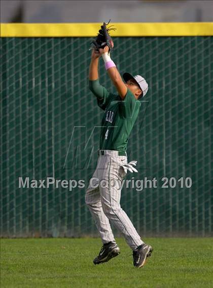 Thumbnail 1 in De La Salle vs. Elk Grove photogallery.
