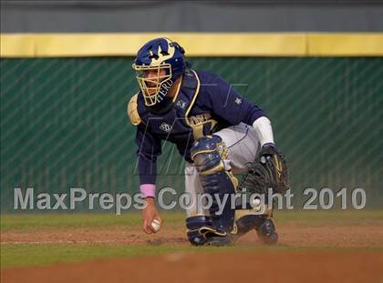 Thumbnail 2 in De La Salle vs. Elk Grove photogallery.