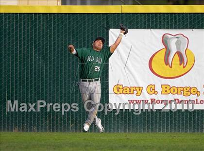 Thumbnail 2 in De La Salle vs. Elk Grove photogallery.
