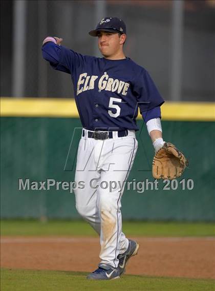 Thumbnail 1 in De La Salle vs. Elk Grove photogallery.