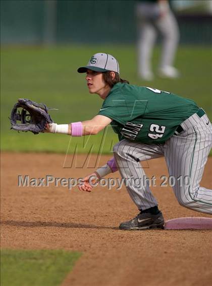 Thumbnail 1 in De La Salle vs. Elk Grove photogallery.