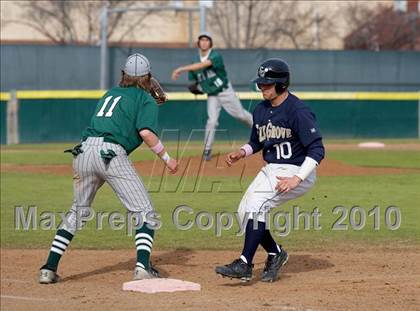 Thumbnail 1 in De La Salle vs. Elk Grove photogallery.