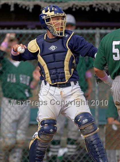 Thumbnail 2 in De La Salle vs. Elk Grove photogallery.