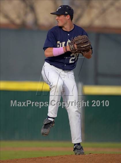 Thumbnail 3 in De La Salle vs. Elk Grove photogallery.