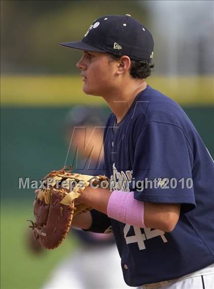 Thumbnail 1 in De La Salle vs. Elk Grove photogallery.