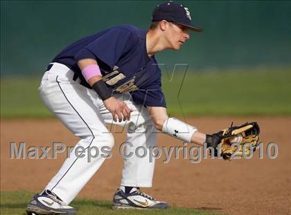 Thumbnail 2 in De La Salle vs. Elk Grove photogallery.