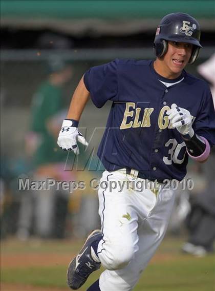 Thumbnail 1 in De La Salle vs. Elk Grove photogallery.