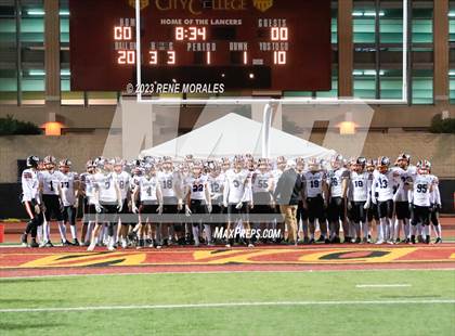 Thumbnail 1 in Los Gatos vs Central Valley Christian (CIF D2-A State Final) photogallery.