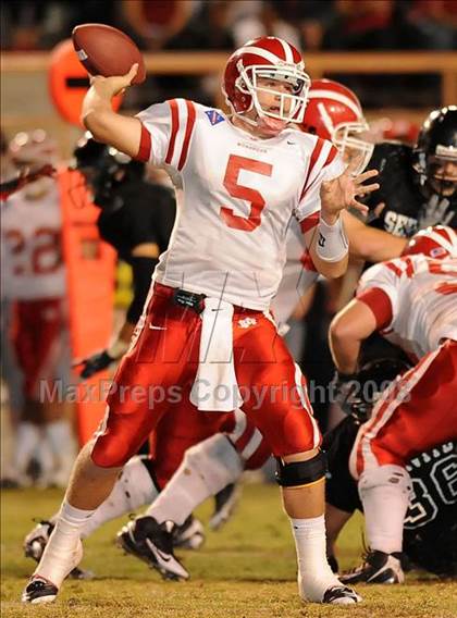 Thumbnail 2 in Servite vs. Mater Dei photogallery.