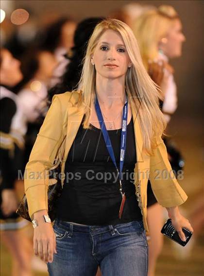 Thumbnail 3 in Servite vs. Mater Dei photogallery.