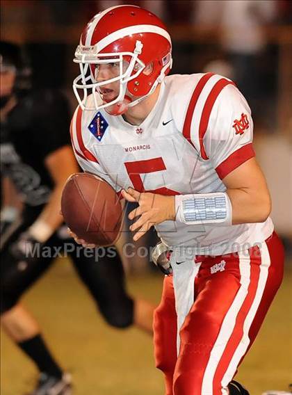 Thumbnail 2 in Servite vs. Mater Dei photogallery.