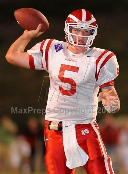 Thumbnail 3 in Servite vs. Mater Dei photogallery.