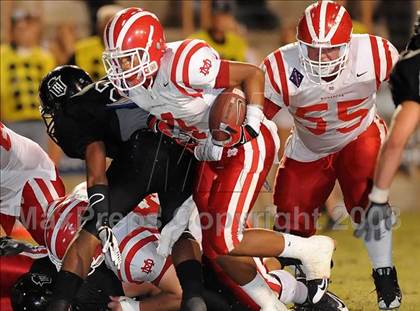 Thumbnail 3 in Servite vs. Mater Dei photogallery.