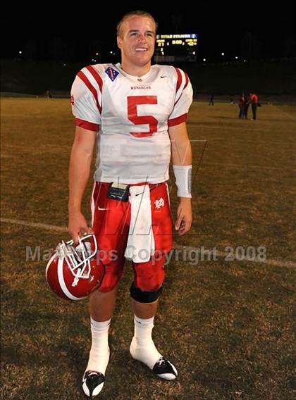 Thumbnail 3 in Servite vs. Mater Dei photogallery.