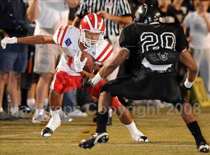 Thumbnail 3 in Servite vs. Mater Dei photogallery.