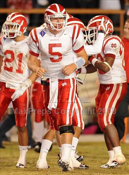 Thumbnail 3 in Servite vs. Mater Dei photogallery.