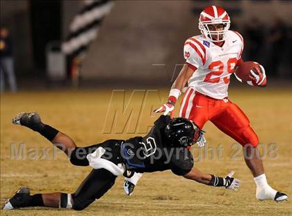 Thumbnail 2 in Servite vs. Mater Dei photogallery.