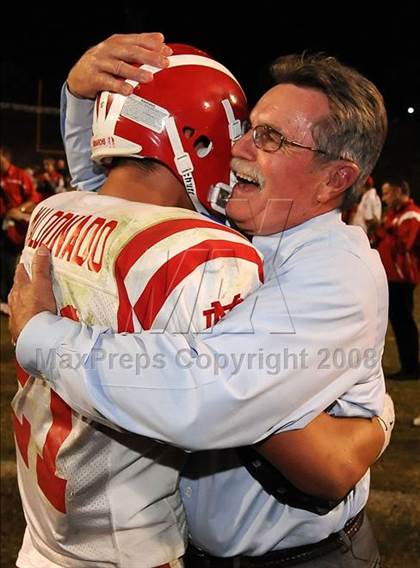 Thumbnail 3 in Servite vs. Mater Dei photogallery.