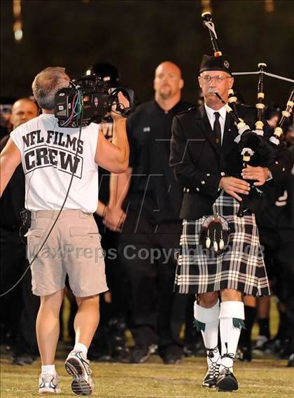 Thumbnail 2 in Servite vs. Mater Dei photogallery.