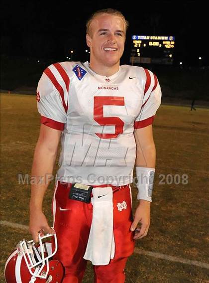 Thumbnail 2 in Servite vs. Mater Dei photogallery.