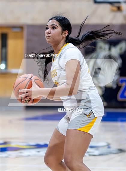 Thumbnail 2 in Foothill vs. Yuba City (Chavez Christmas Classic) photogallery.