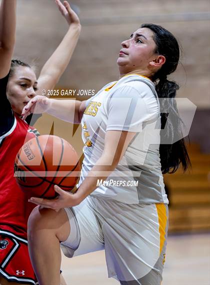 Thumbnail 3 in Foothill vs. Yuba City (Chavez Christmas Classic) photogallery.