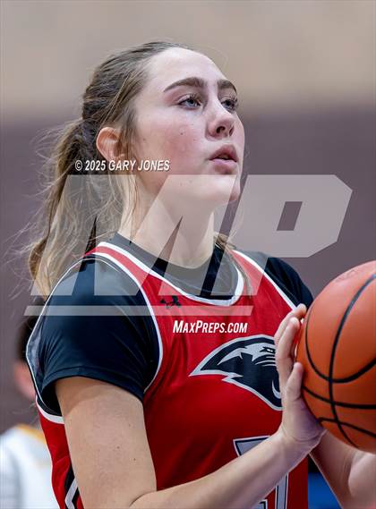 Thumbnail 1 in Foothill vs. Yuba City (Chavez Christmas Classic) photogallery.