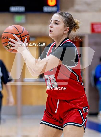 Thumbnail 2 in Foothill vs. Yuba City (Chavez Christmas Classic) photogallery.