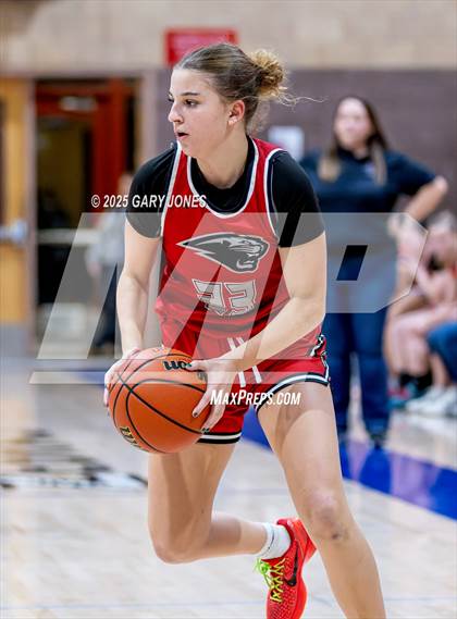 Thumbnail 3 in Foothill vs. Yuba City (Chavez Christmas Classic) photogallery.