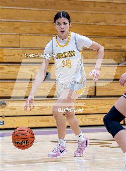 Thumbnail 2 in Foothill vs. Yuba City (Chavez Christmas Classic) photogallery.